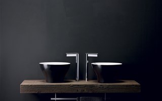 Black matte Decò washbasin for an exclusive bathroom