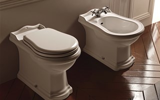 Classic sanitary ware for an elegantly furnished bathroom in a retro style