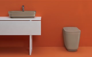 A colourful bathroom: how to break the mold